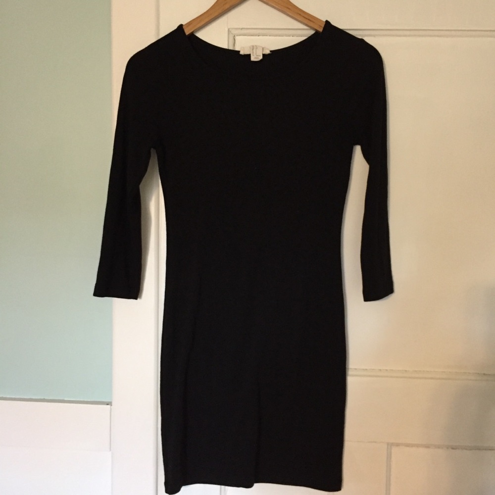 🌸Fitted tunic length black tee